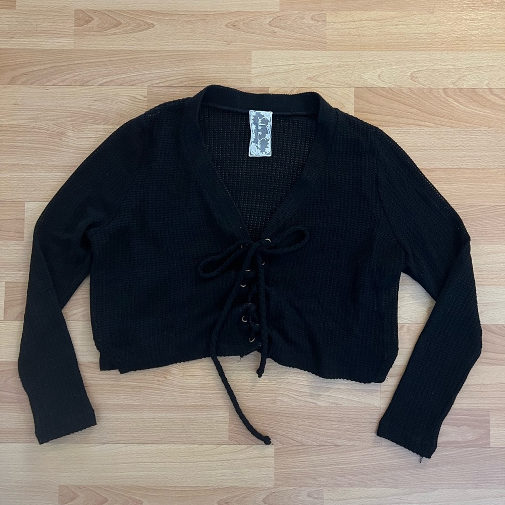 Sadie & Sage Cropped Tie Up Sweater Small
